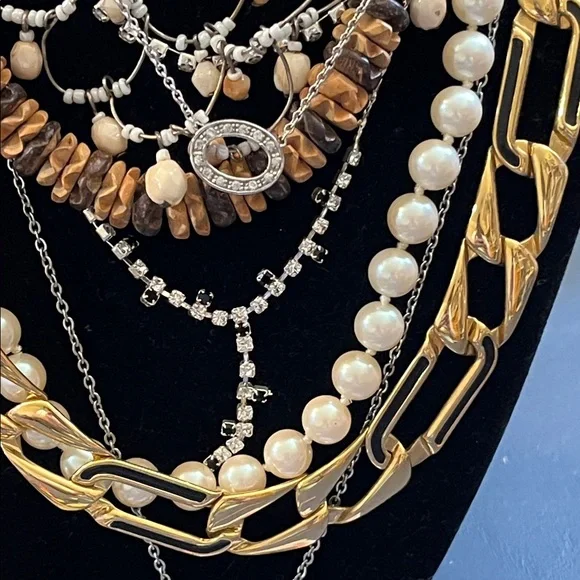 All wearable vintage to now jewelry lot, 0228A - Picture 14 of 15